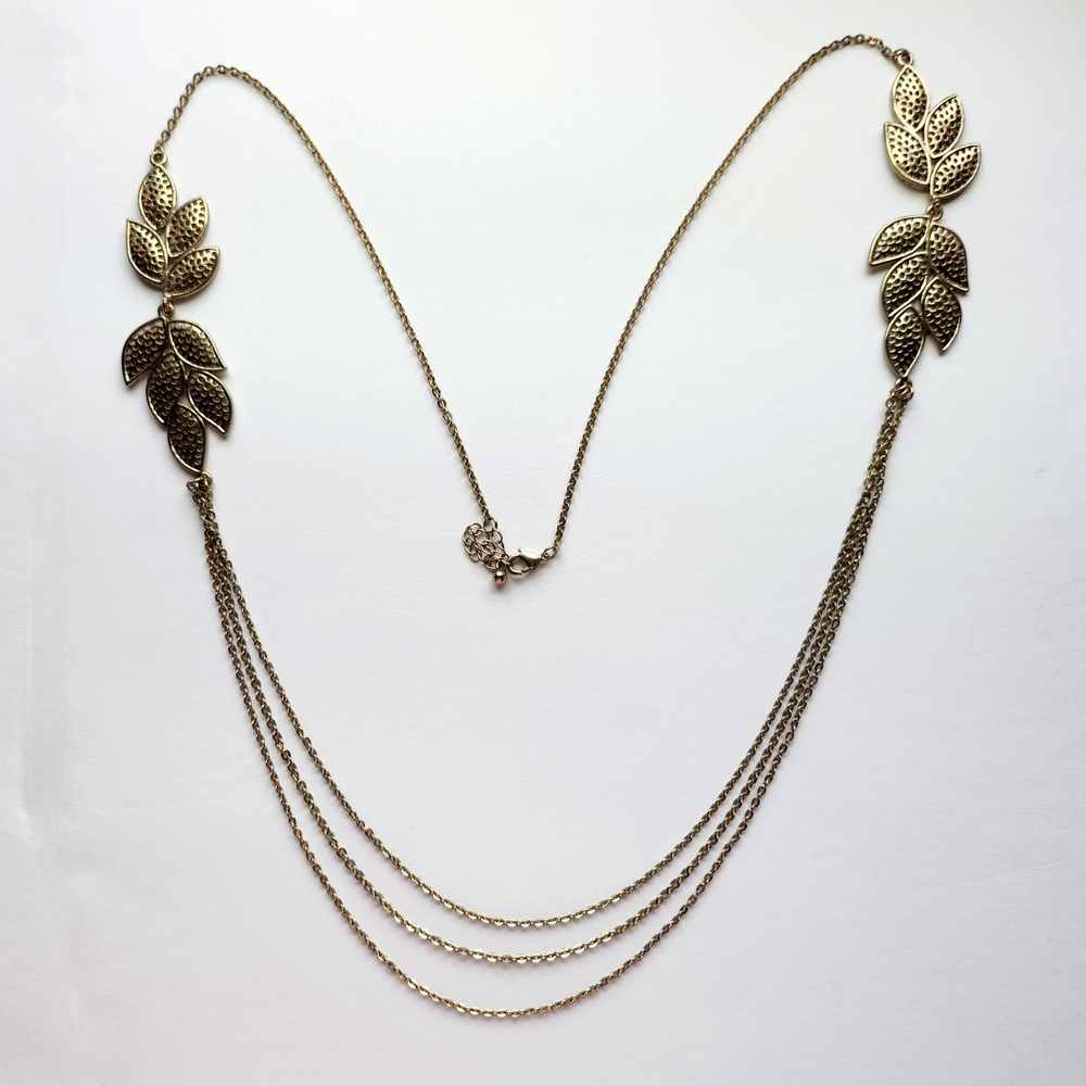 Elegant Gold Leaf Necklace